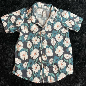 Funky, fun, floral 4T button up short sleeve‎